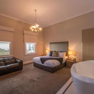 Bayview Tower Suite